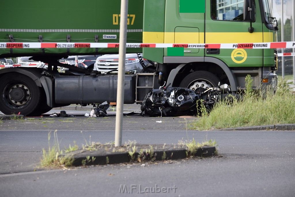 Schwerer Motorrad Unfall Feldkassel Robert Boschstr Edsel Fordstr P042.JPG - Miklos Laubert